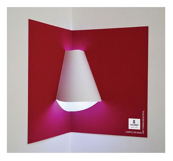 交互式平面广告由Lladro照明灯罩包括在立体书。
