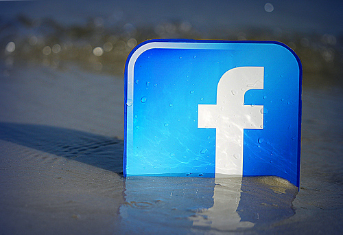 如何优化Facebook手机应用的社交内容