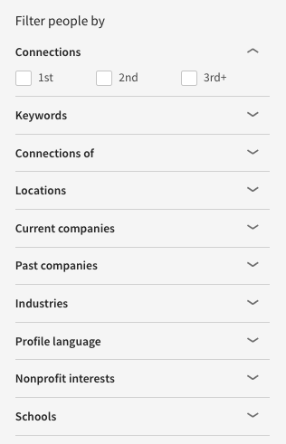 LinkedIn的销售人员的搜索界面，包括通过关键字，位置，公司和更多过滤人员