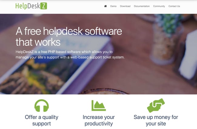 Helpdeskz是一款免费的帮助台软件，其特点是背景雷竞技苹果下载官方版模糊，图标上列出了该软件的优点