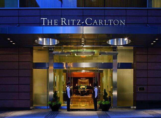 RITZ Carlton Building，提供出色的客户服务