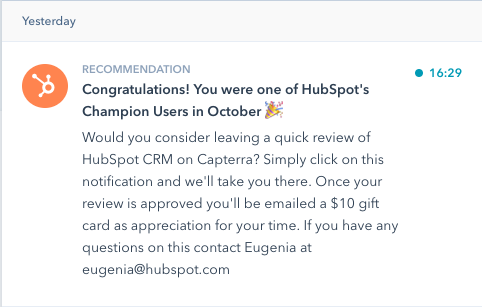 HubSpot的应用内通知，要求用户留下评论。＂width=