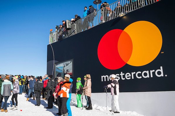Mastercard作为广告牌上的最低次数标志设计的示例